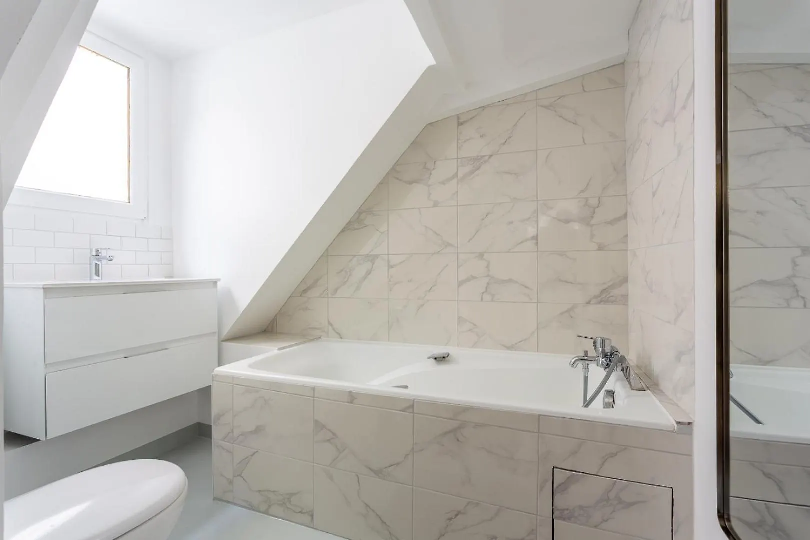 Romantic Loft Apartment In The Center Of Le Marais, Min 31 Nights From March Till May Paris