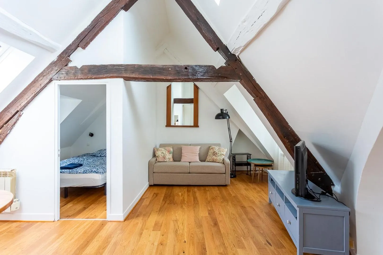 Romantic Loft Apartment In The Center Of Le Marais, Min 31 Nights From March Till May Paris